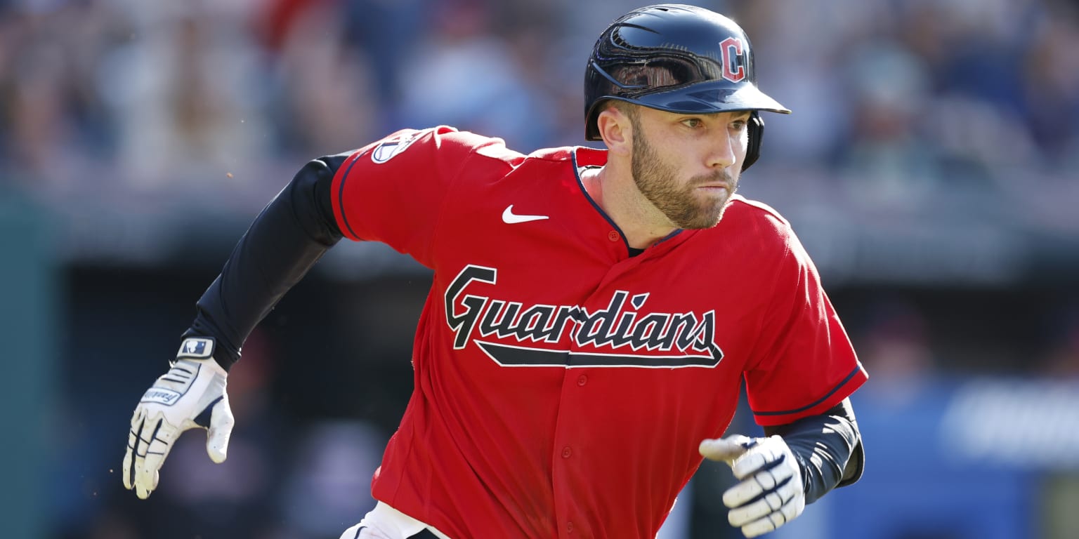 Veteran outfielder sees an opportunity with Guardians at first base 