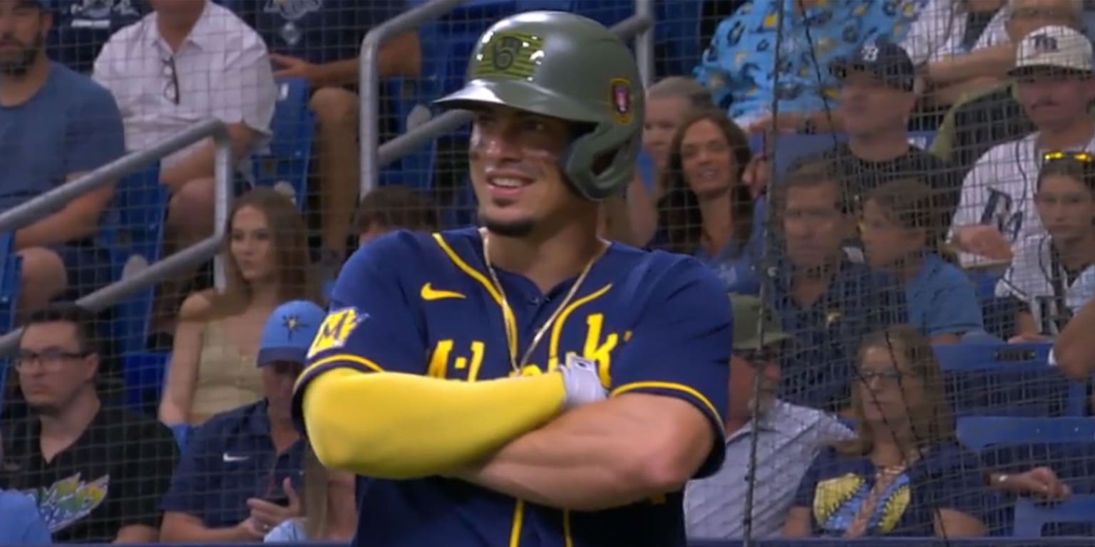 Willy Adames does Randy Arozarena pose after home run