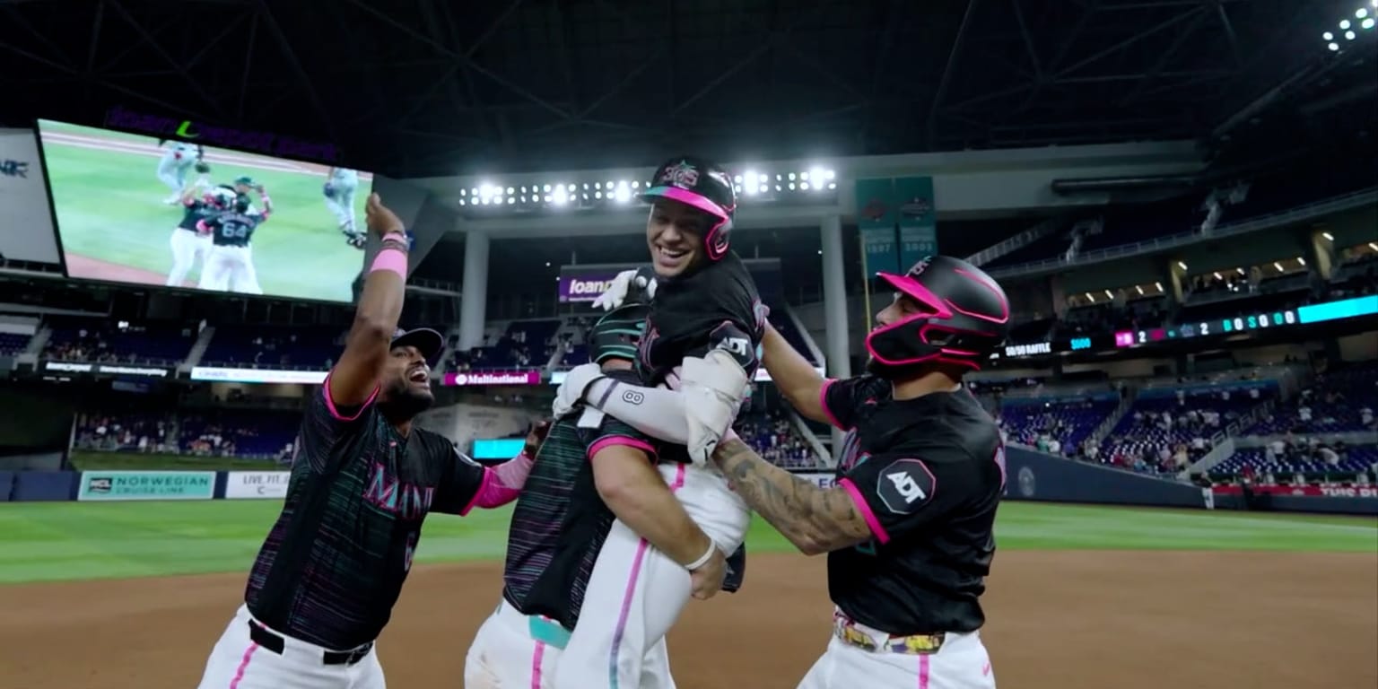 Held scoreless before 8th, Marlins storm back to walk off Nats 