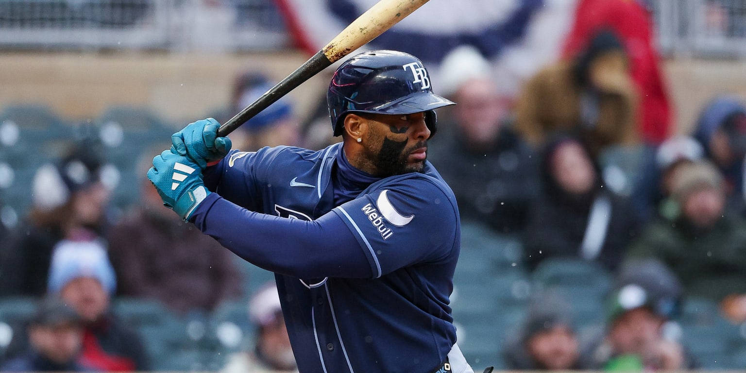 Díaz ascends to upper echelon of Rays' all-time hits list