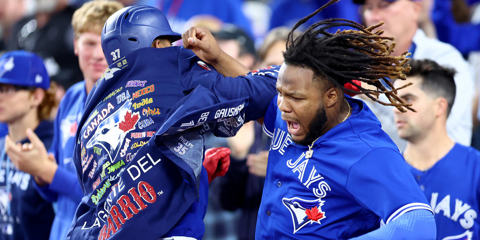 Blue Jays remove interim tag from manager John Schneider