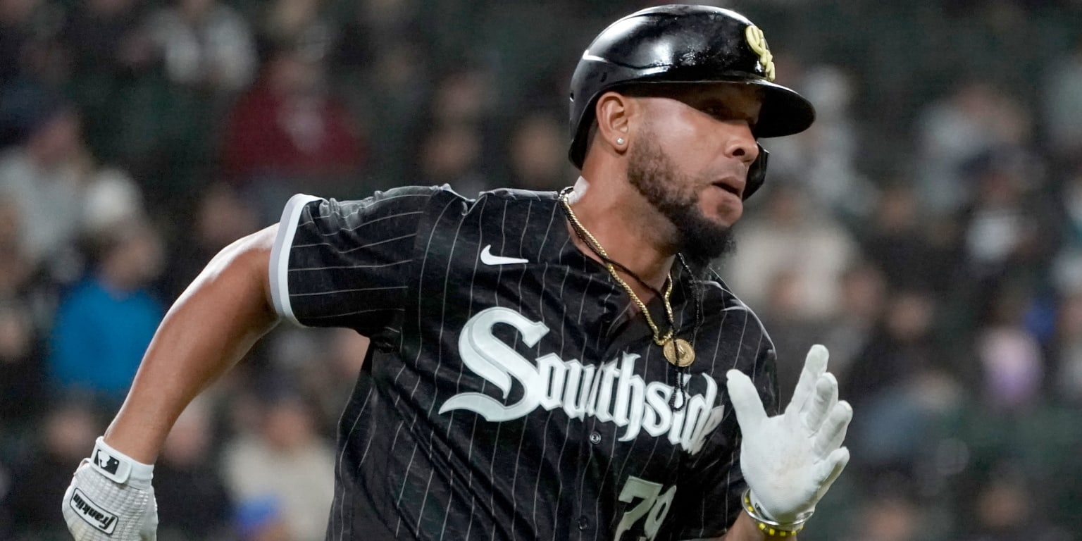 White Sox' Jose Abreu, finds unique option for working out at home