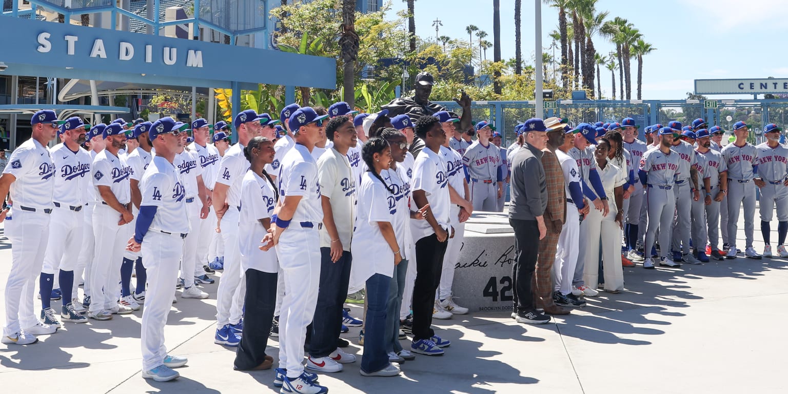 Mets join Dodgers for ceremony at Jackie Robinson statue at Dodger Stadium