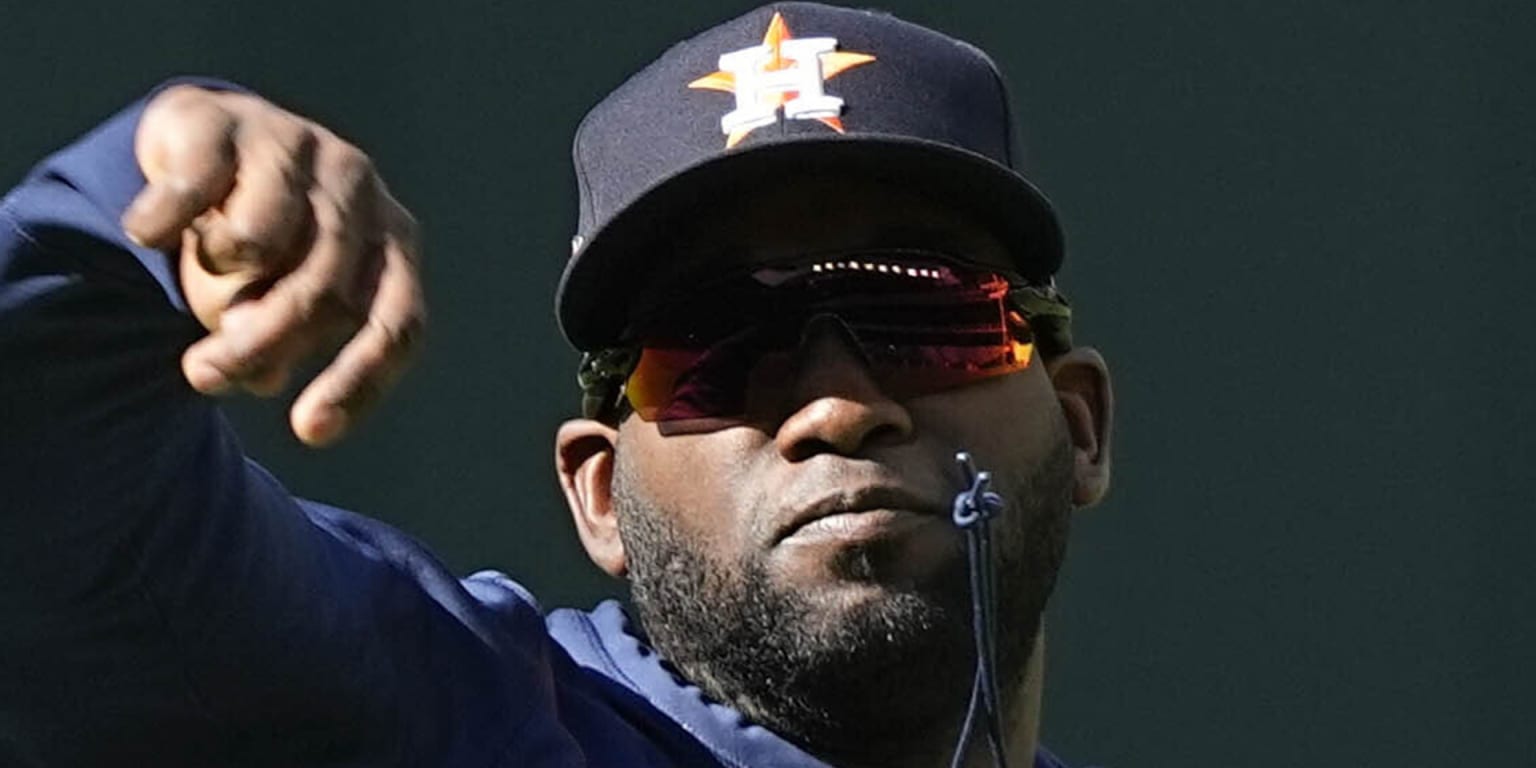 Yordan Alvarez begins camp with sore left hand