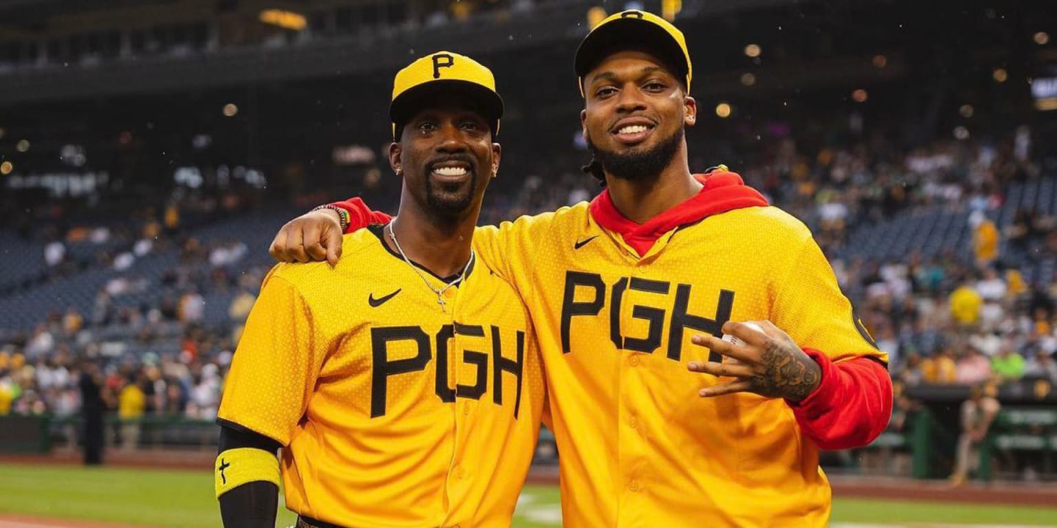 Buffalo Bills Safety Damar Hamlin Throws Out First Pitch at Pittsburgh  Pirates Game - Fastball