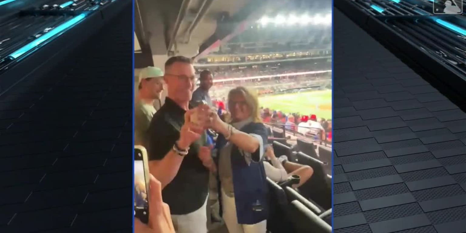 Royals' Bobby Witt Jr hits foul ball, caught by father