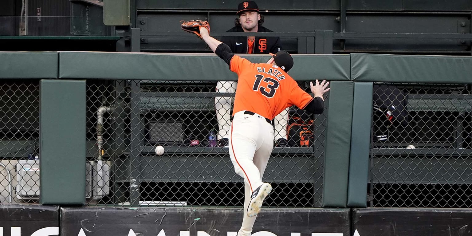 Austin Slater injured in Giants' loss to Reds Austin Slater injured in Giants' loss to Reds