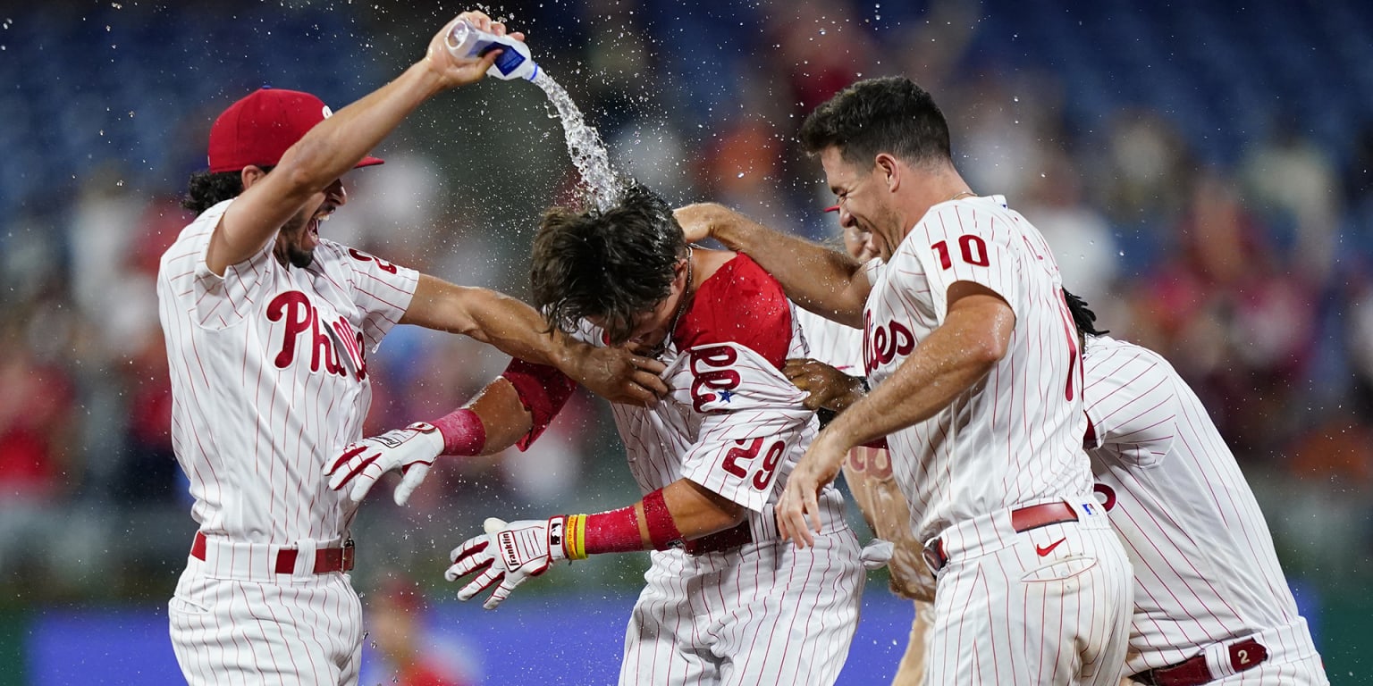 Valley News - Baseball roundup: Phillies walk off with needed win
