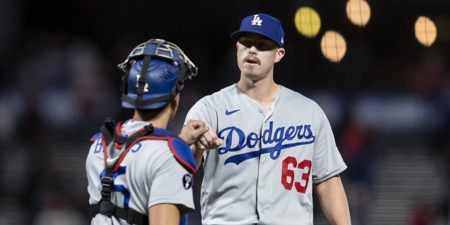 Giants leapfrog Dodgers in standings with 1st sweep in L.A. since