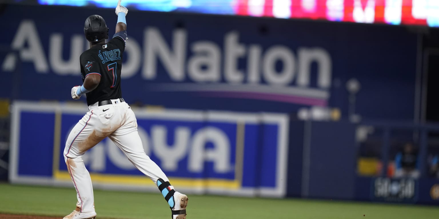 FOX Sports: MLB X:ssä: Marlins manager Don Mattingly pulled Jesus Sanchez  from the game after Sanchez did not run to first base on a flyout (via  @SNYtv)  / X