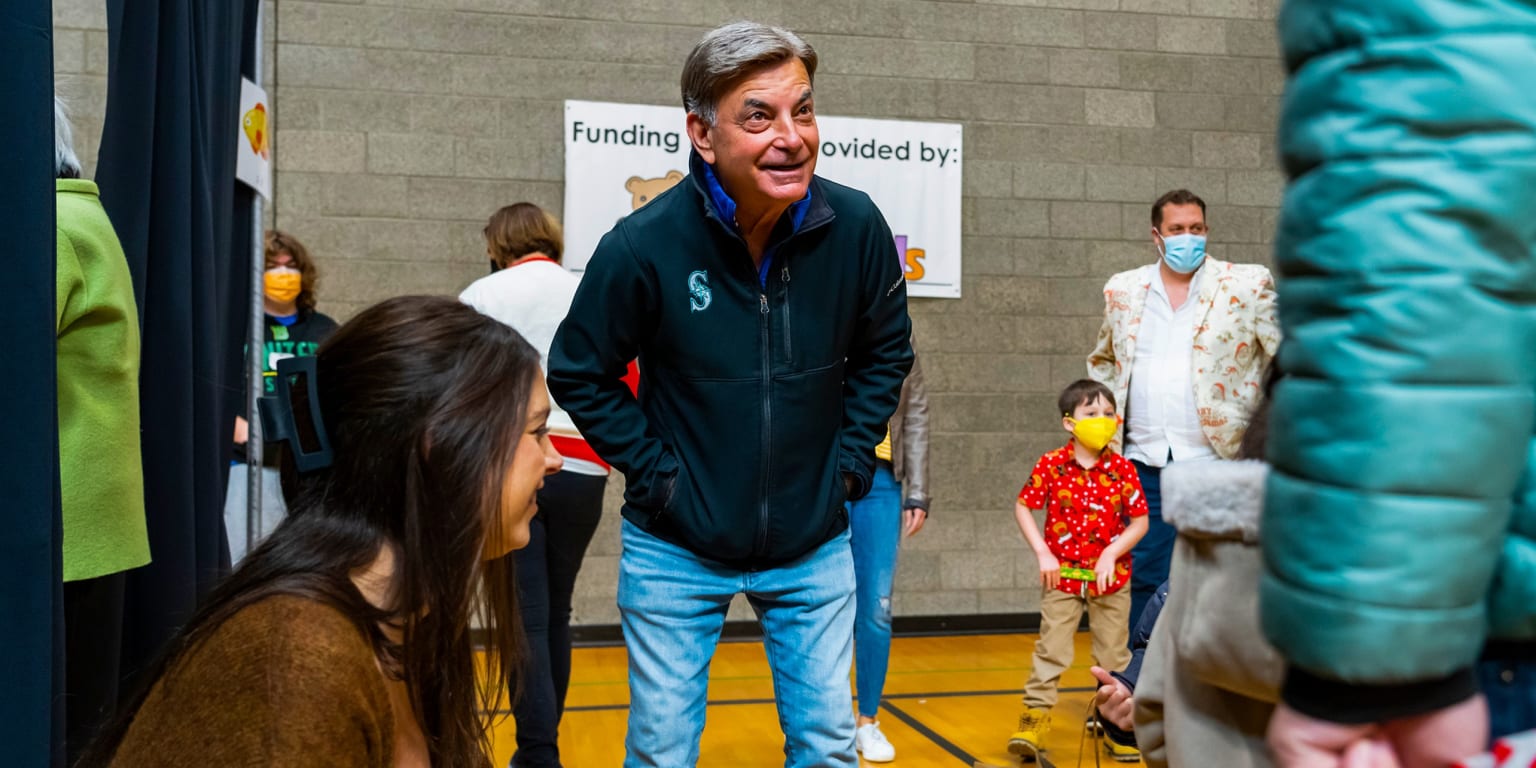 ‘A labor of love’: Rick Rizzs’ toy drive brings joy to Seattle community