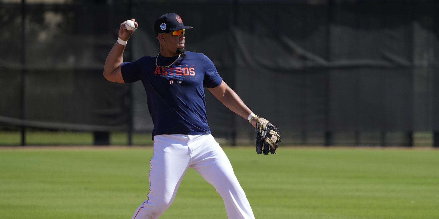 José Abreu makes Astros debut at Spring Training