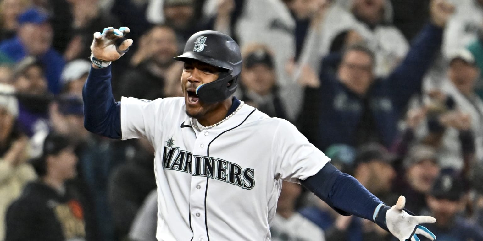 Always ready to hit: J-Rod leads opportunistic Mariners thumbnail