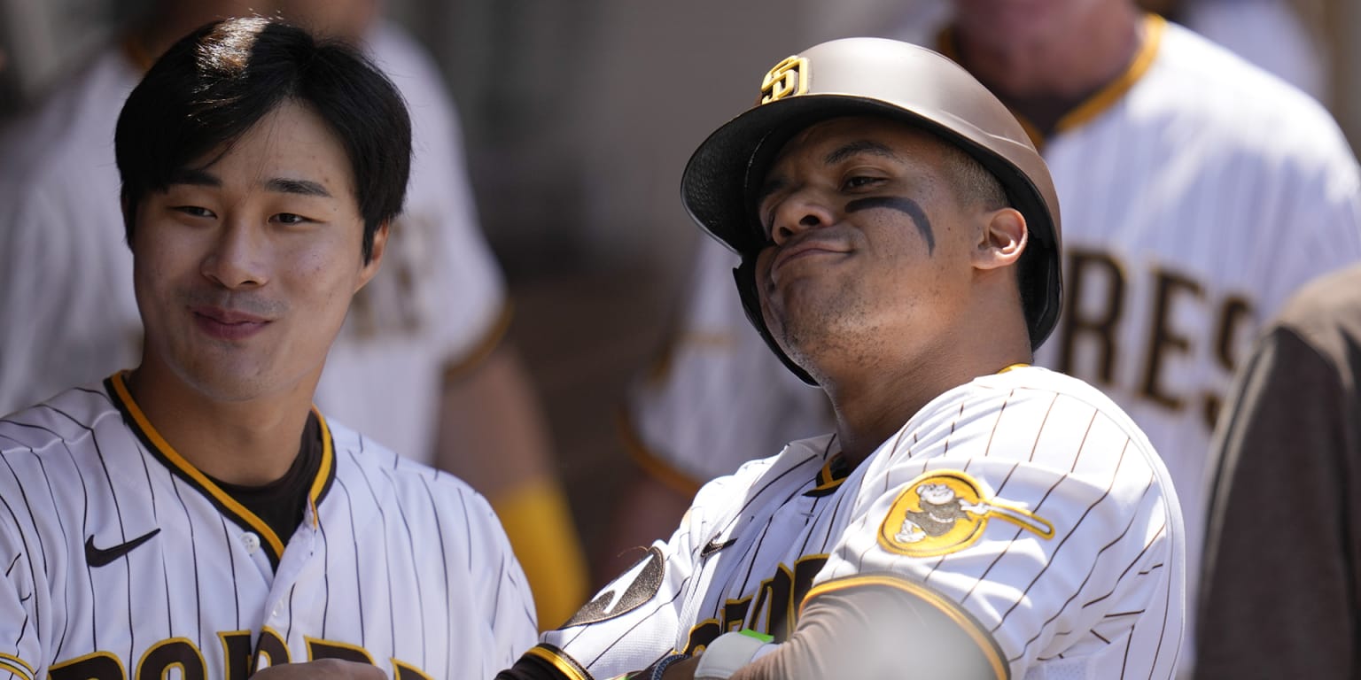 Manny Machado's broken-bat single lifts Padres past Blue Jays