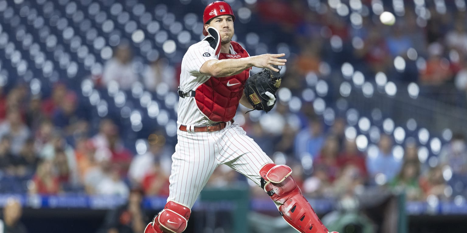 What makes Phillies catcher J.T. Realmuto so good at throwing out