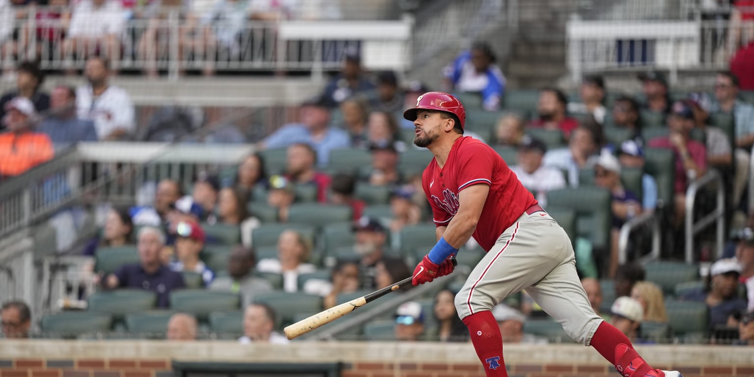 Kyle Schwarber drenches interim manager Rob Thomson with beer