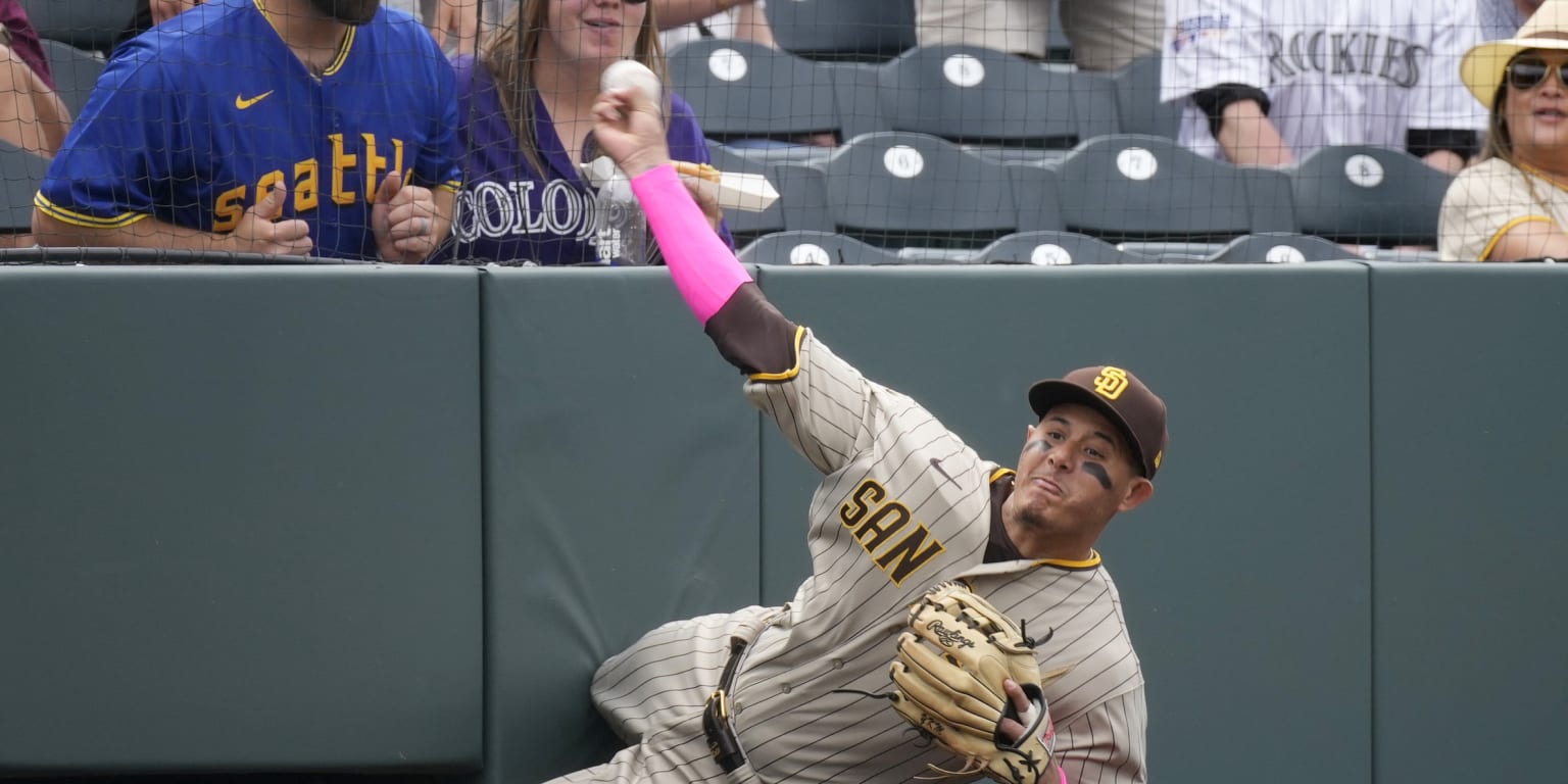 Glove, glove, face, naked hand! Machado’s catch defies perception