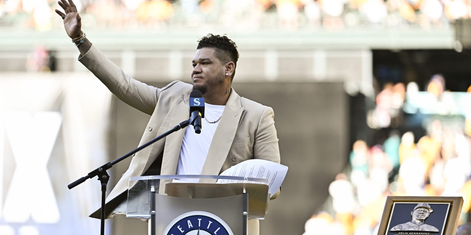 'Happiest man alive': Félix inducted into Mariners HOF
