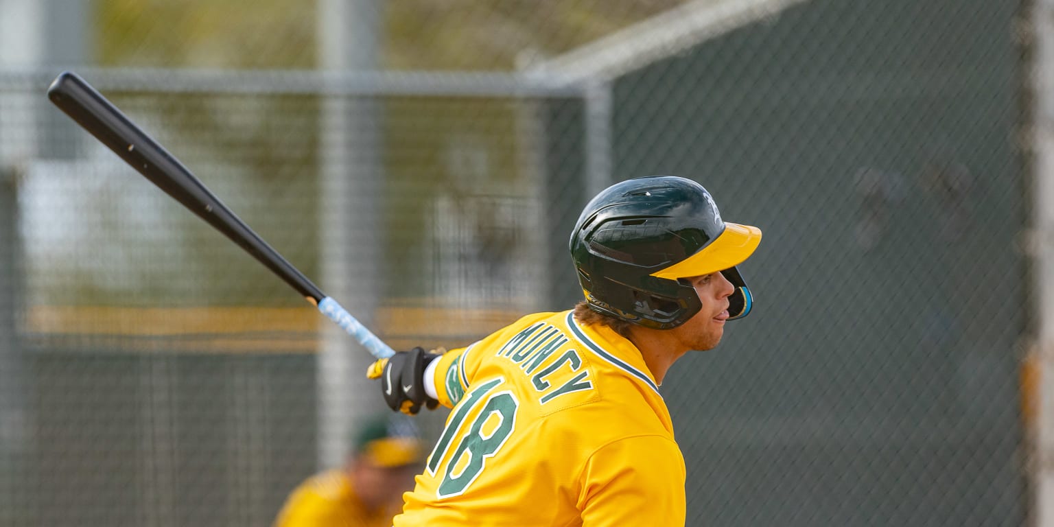 A's first-round pick Max Muncy signs, works out with team