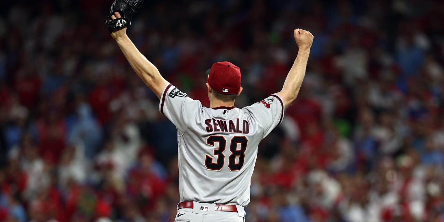 Diamondbacks' Joe Mantiply says Paul Sewald gives the bullpen