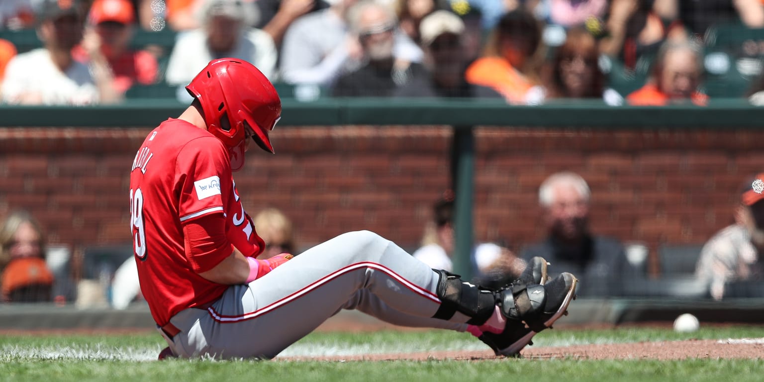 TJ Friedl’s Thumb Injury Adds to Reds’ Woes in Tough Loss to Giants