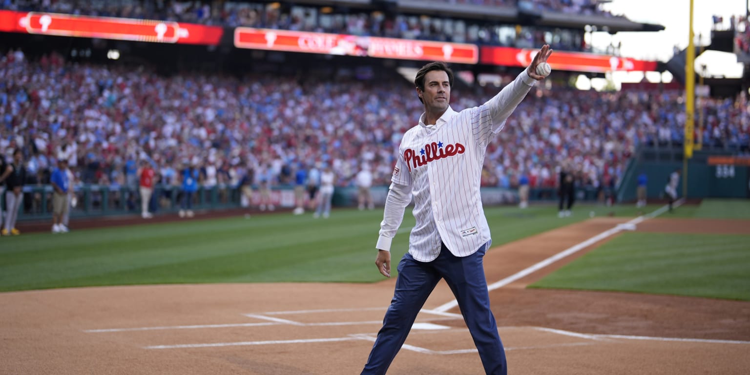 Hollywood comes home: Hamels retires as a Phillie