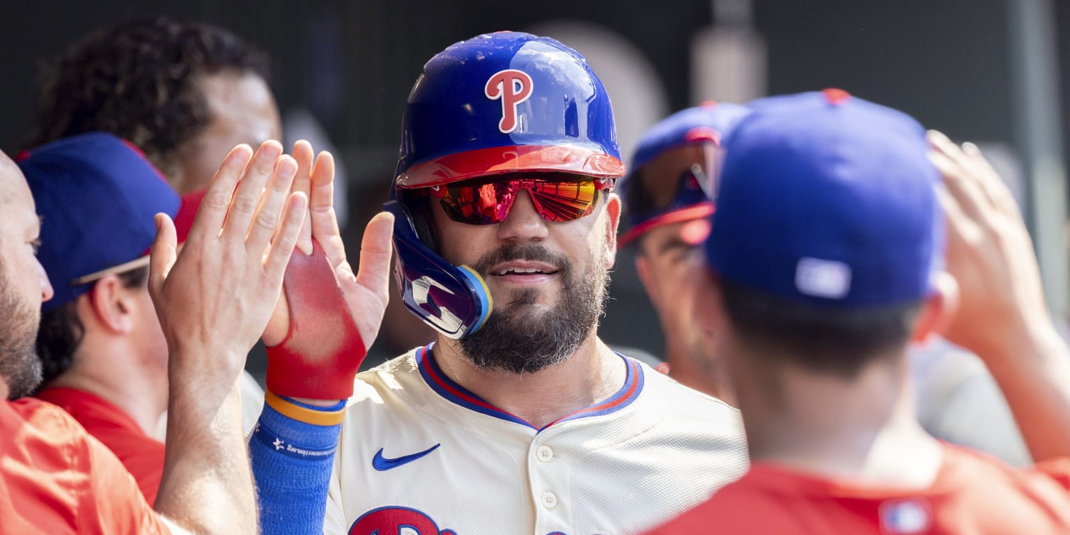 Schwarber makes most of cameo in left as Phillies roll