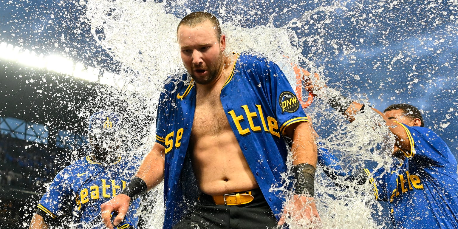 cal-raleigh-s-rbi-gives-seattle-walk-off-win-in10