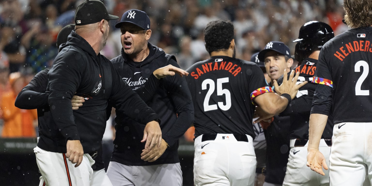 Benches clear after O’s manager Hyde charges Yankees’ dugout