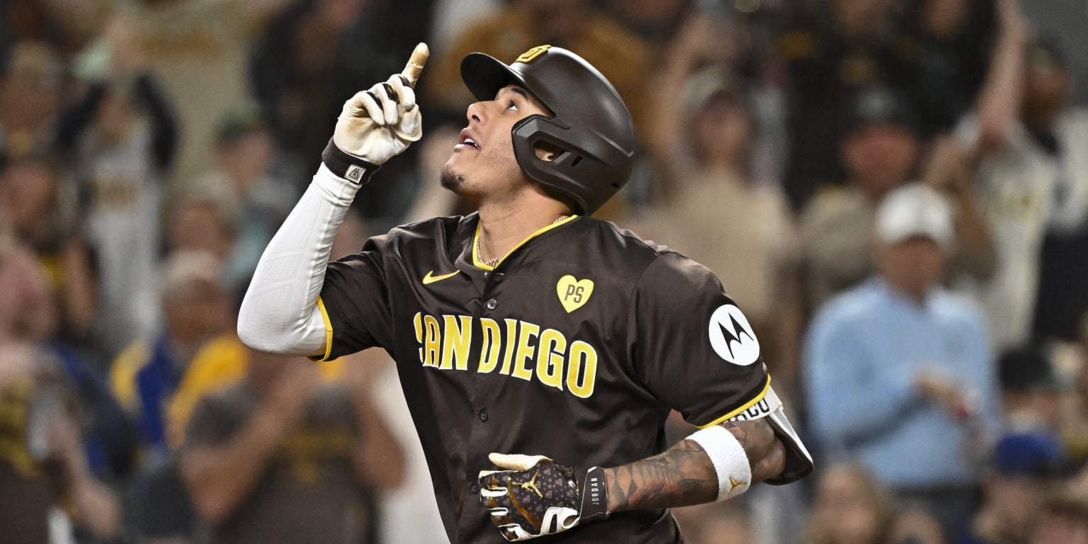 Manny Machado breaks Padres' career home run record