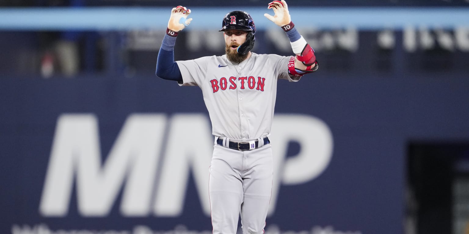 Red Sox win fourth straight with extrainning victory