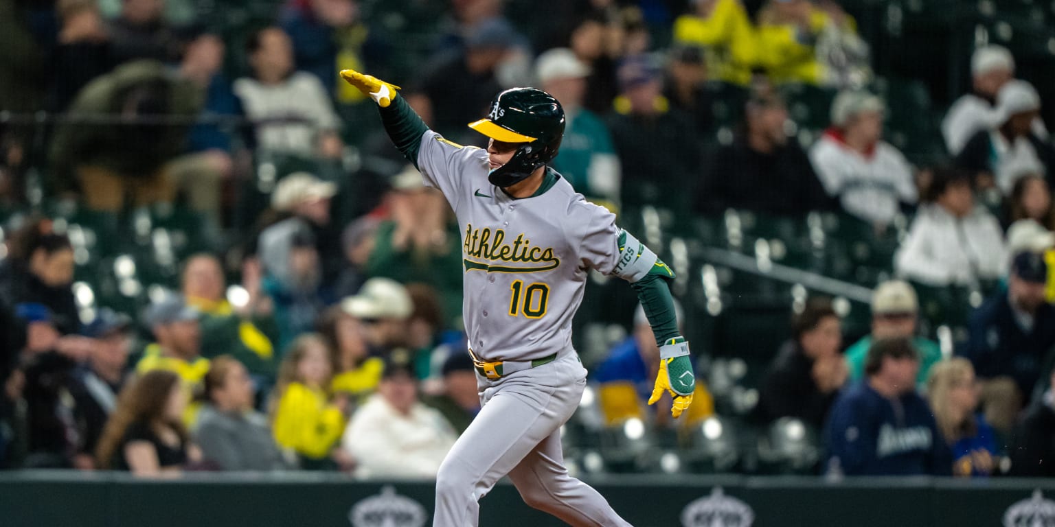 A's Max Muncy hits first career home run