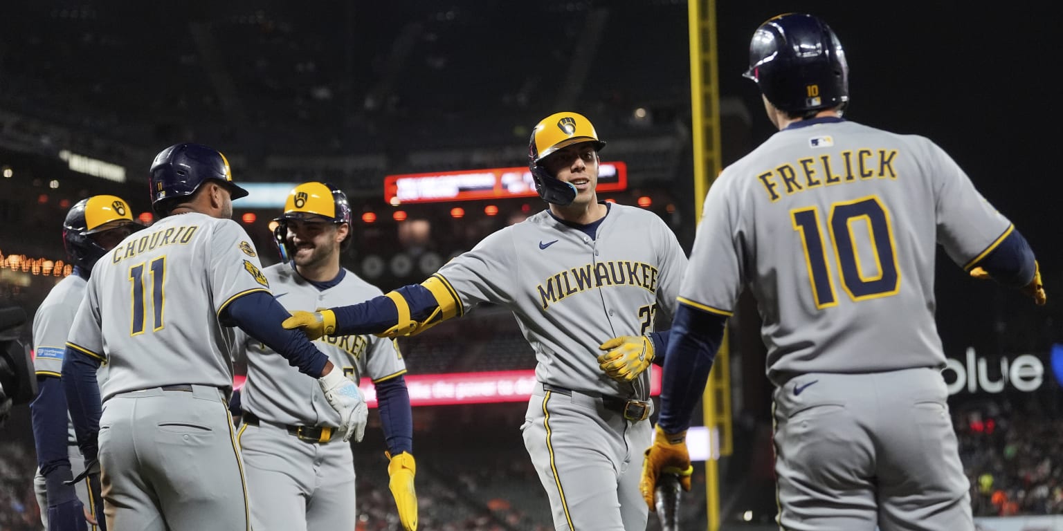 Brewers score 8 runs in 6th inning of win vs. Giants