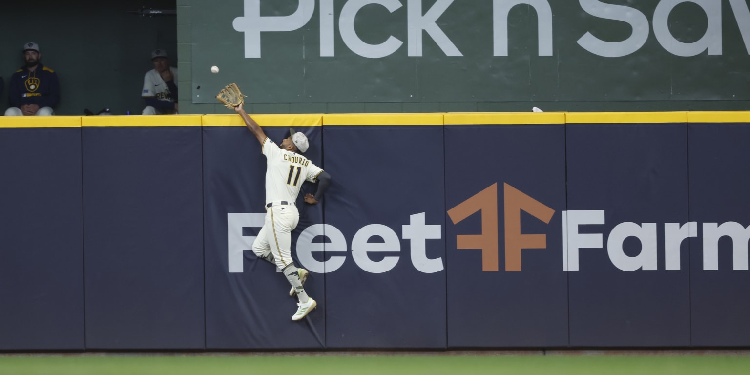 Chourio robs Lewis of game-tying HR as Crew ends Twins' win streak