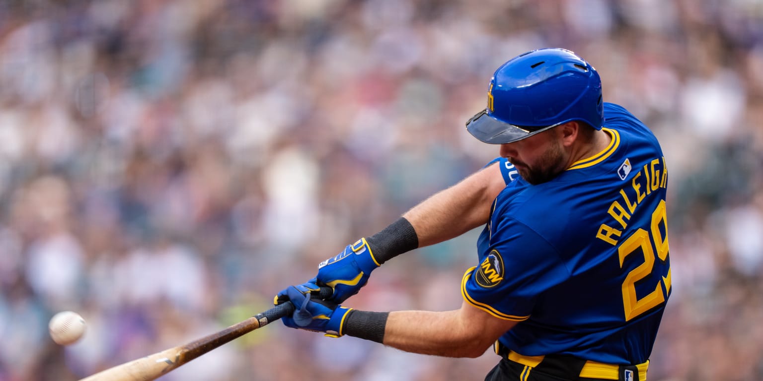Cal Raleigh adds 2 home runs vs. Twins