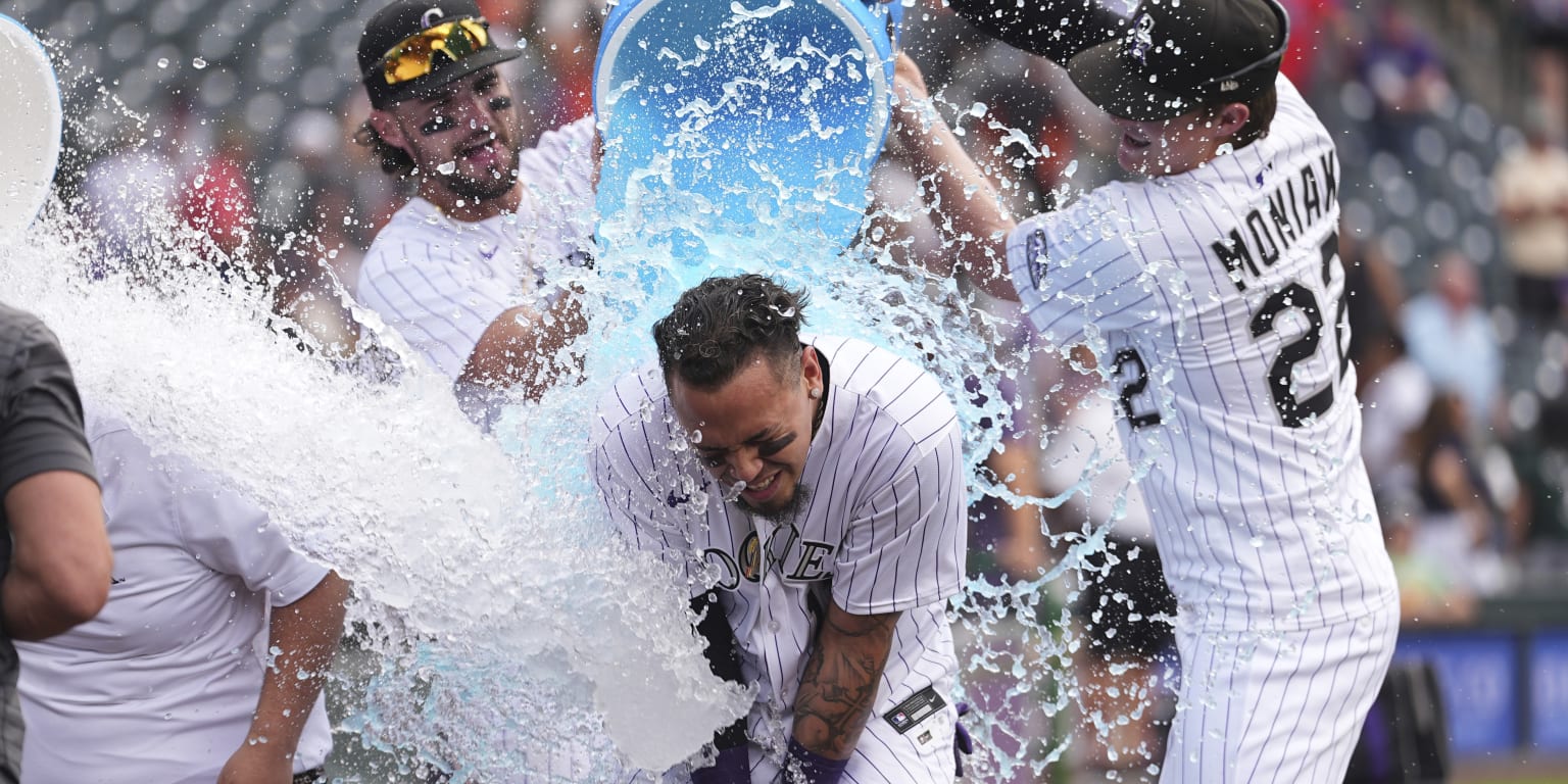 Rox rally for spirited walk-off ... with emphasis on the W