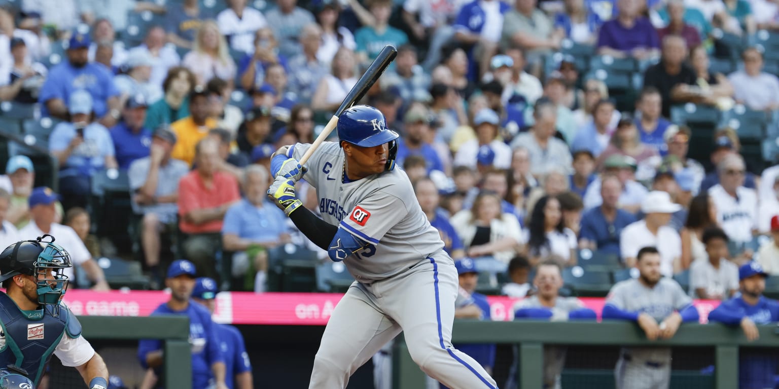 Salvador Perez moves into 6th in hits in Royals history