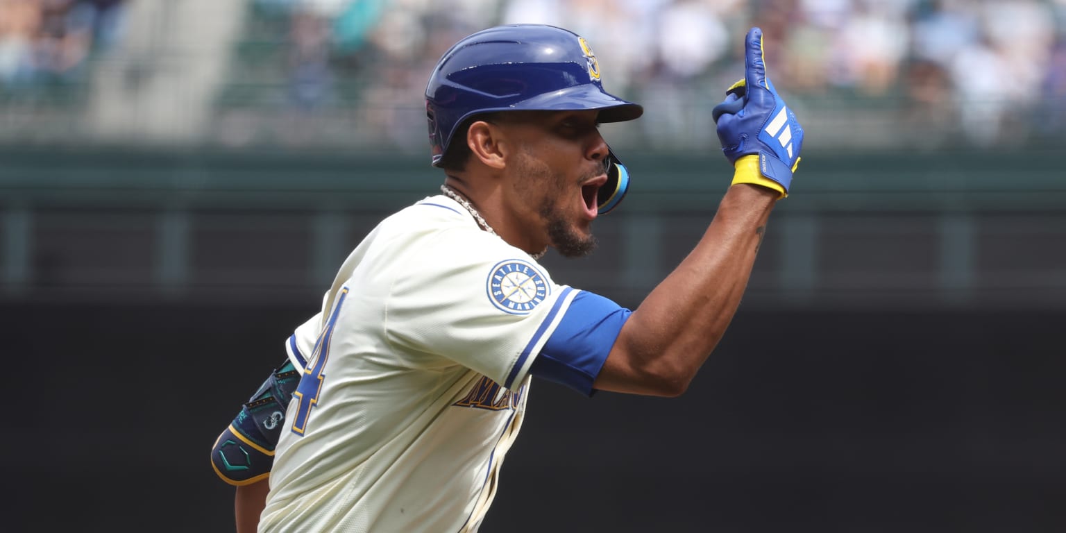 Julio Rodríguez first player to have 4th straight 20 HR 20 SB season