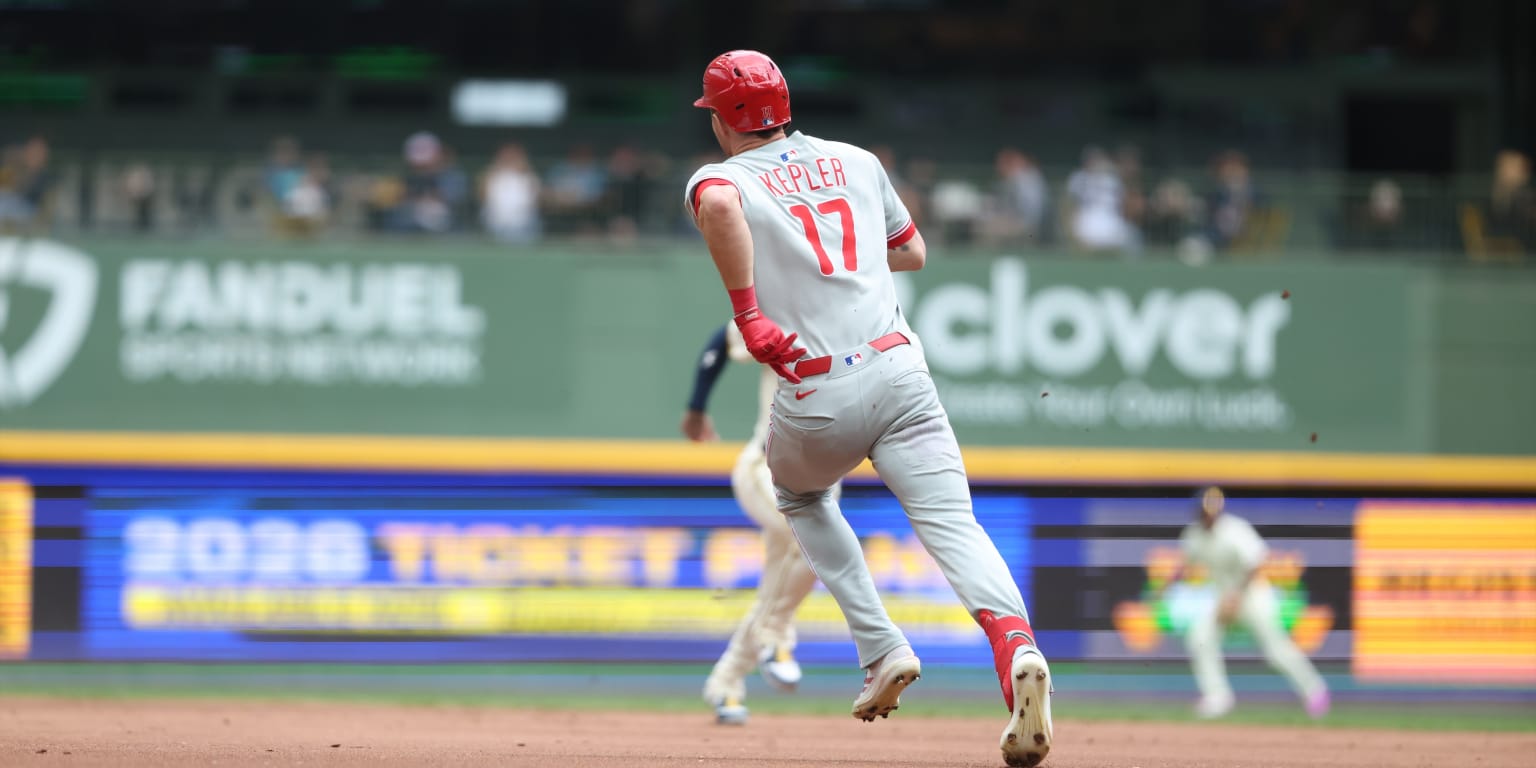 Nick Castellanos moves to outfield platoon for Phillies