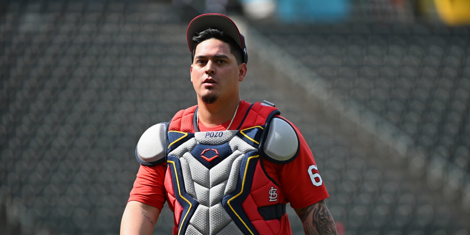 Yohel Pozo returns to Cardinals on one-year deal