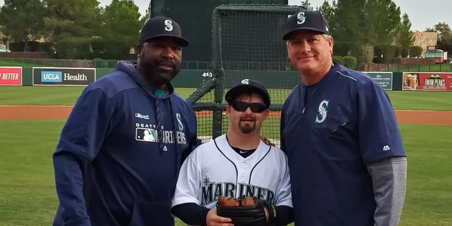 Fantasy camp forges very real bonds between ultra fan, Mariners