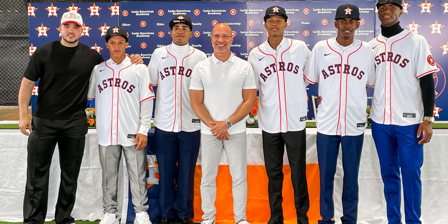 Players, Espada connect with Astros' international signees