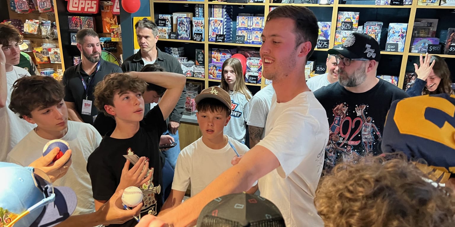 The Brewers' early 'secret sauce'? A shared love of trading cards