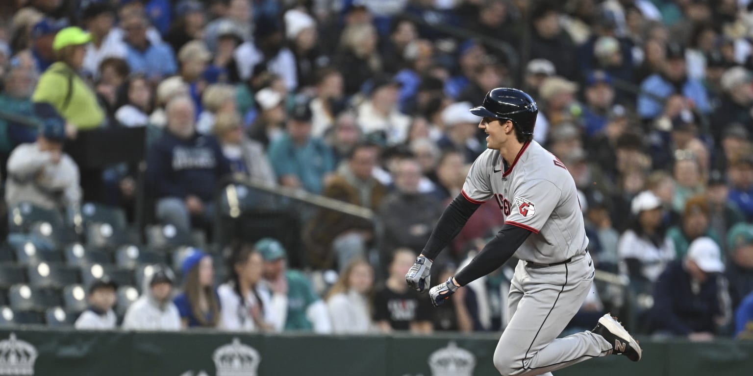 That's how you make a splash! DeLauter goes yard in regular-season debut