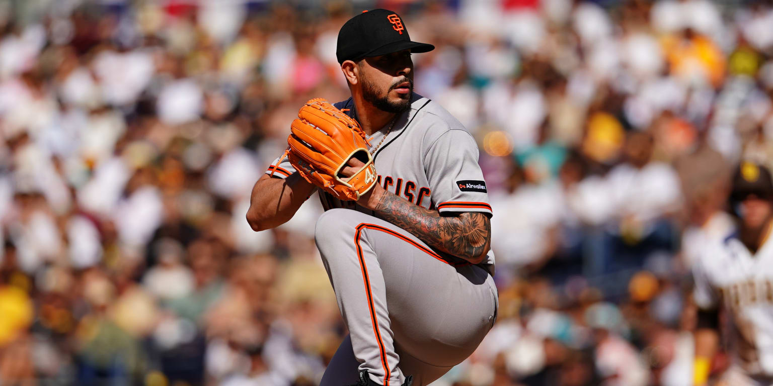 Buttó exits with right elbow tightness, adding to Giants' pitching concerns