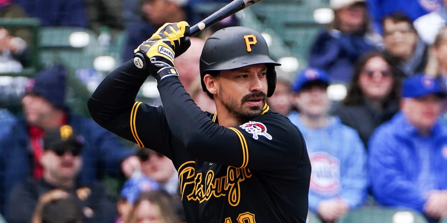 Reynolds, Mlodzinski team up to take down Cubs in series opener