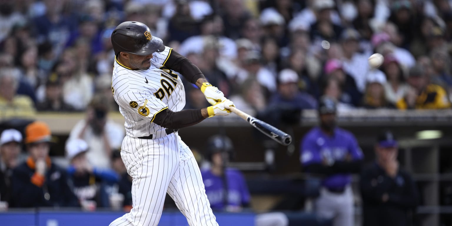 Padres starting to pile on homers, win fourth straight