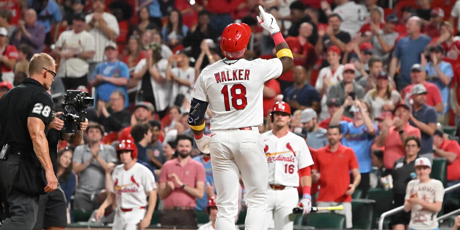 Walker's torrid stretch continues with another historic homer