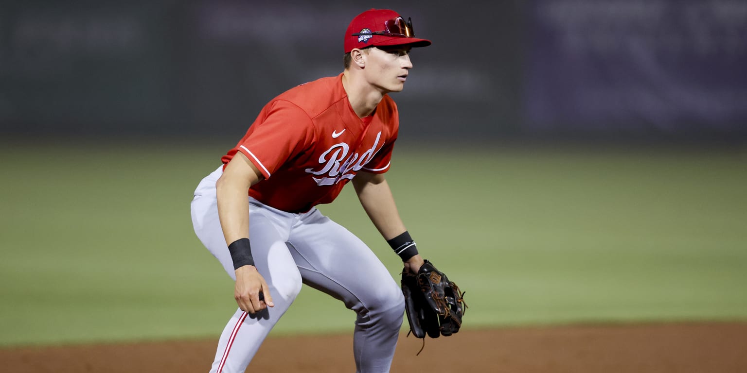 Lewis embracing challenge at third base, adding versatility 