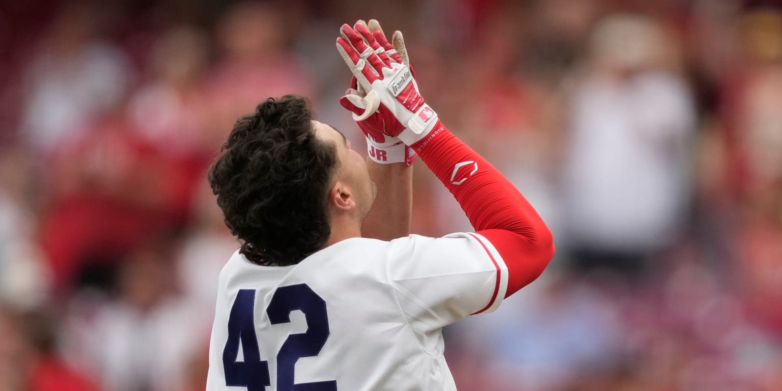 Reds rookie tallies 2 homers and 6 RBIs ... in first 2 innings?!